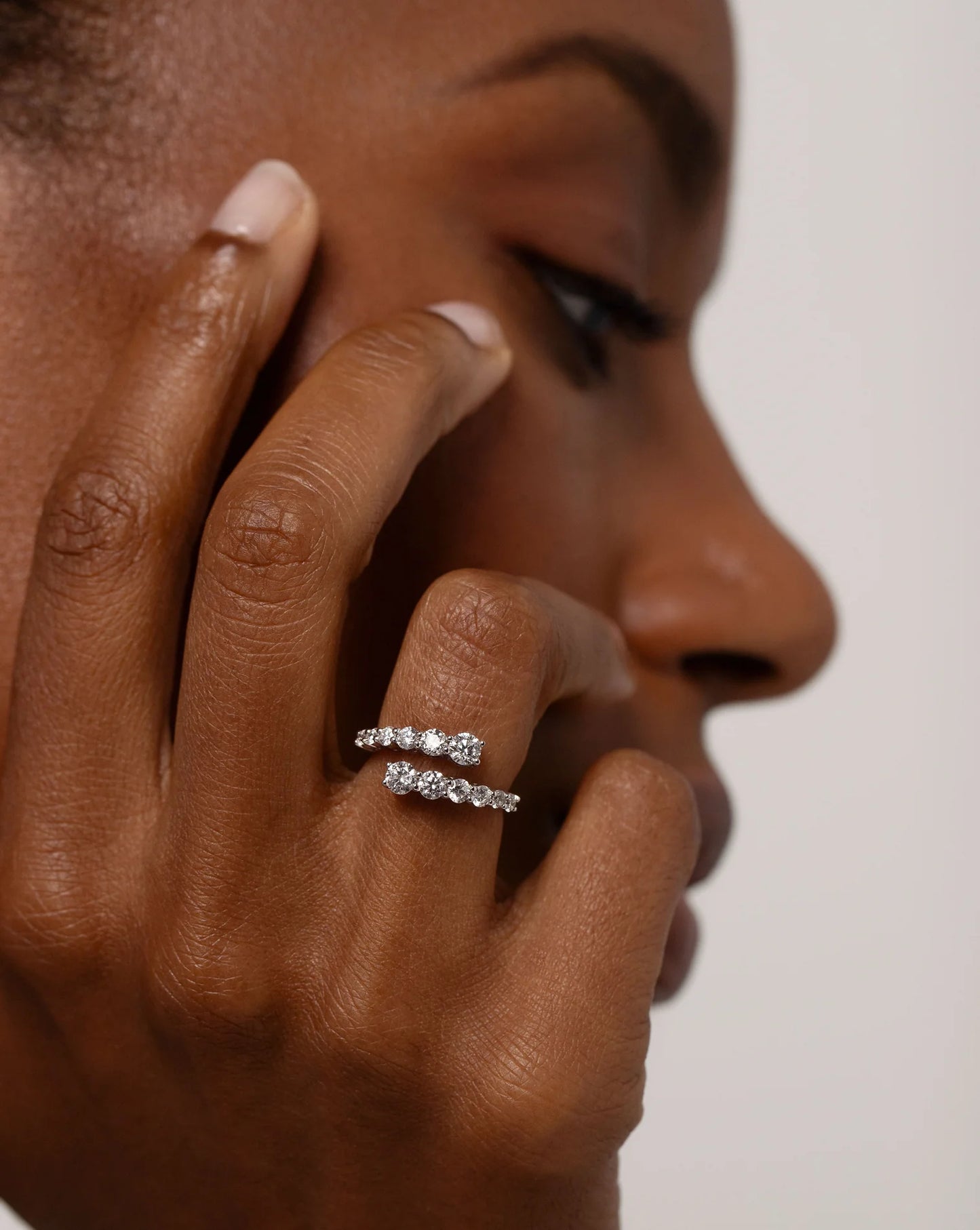 Anillo de Diamantes "Serpenti" Oro Blanco