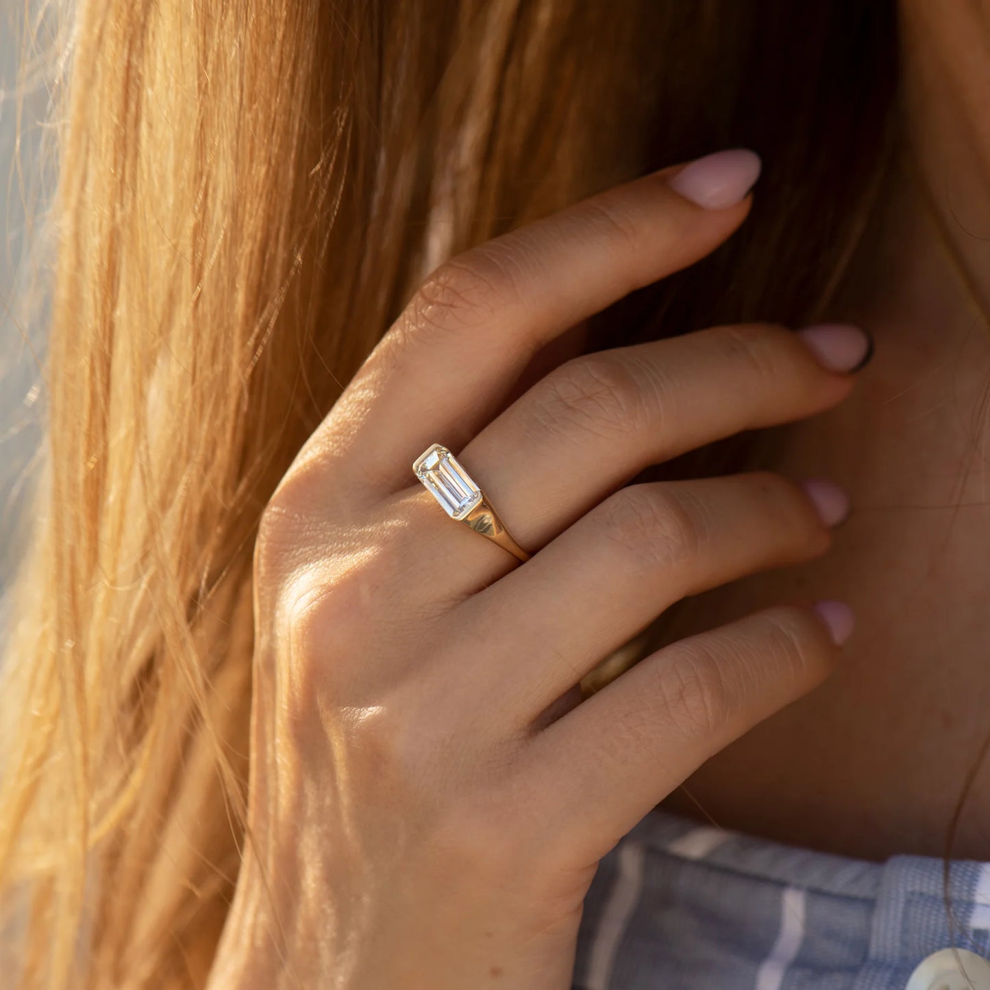 Anillo Sencillo con Diamante talla Esmeralda