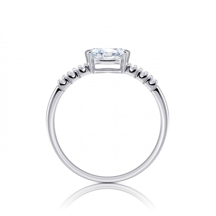 Anillo de Diamante talla Oval con Brillantes