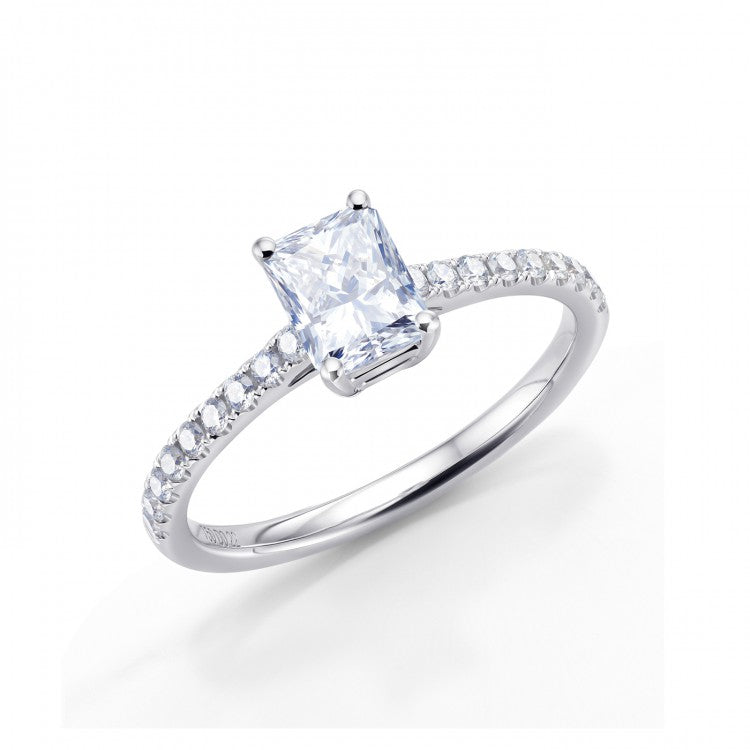 Anillo de Diamante talla Radiant con Brillantes